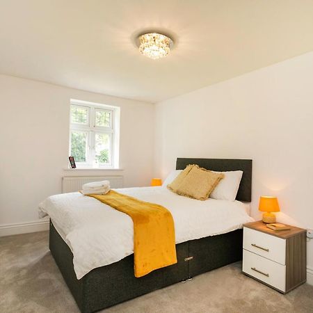 ✰Onpoint -Large 2 Bedroom Apt With Parking!✰ ノッティンガム エクステリア 写真
