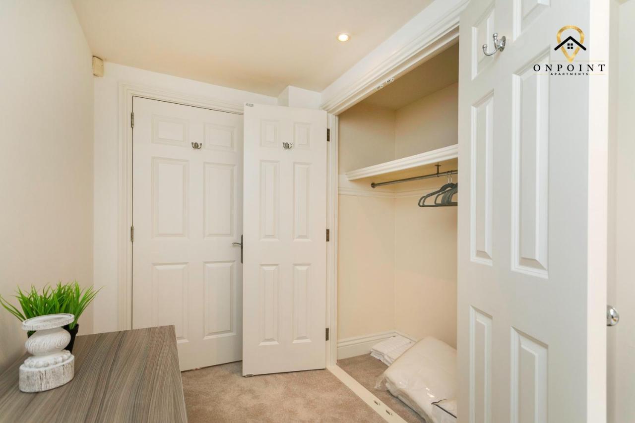 ✰Onpoint -Large 2 Bedroom Apt With Parking!✰ ノッティンガム エクステリア 写真