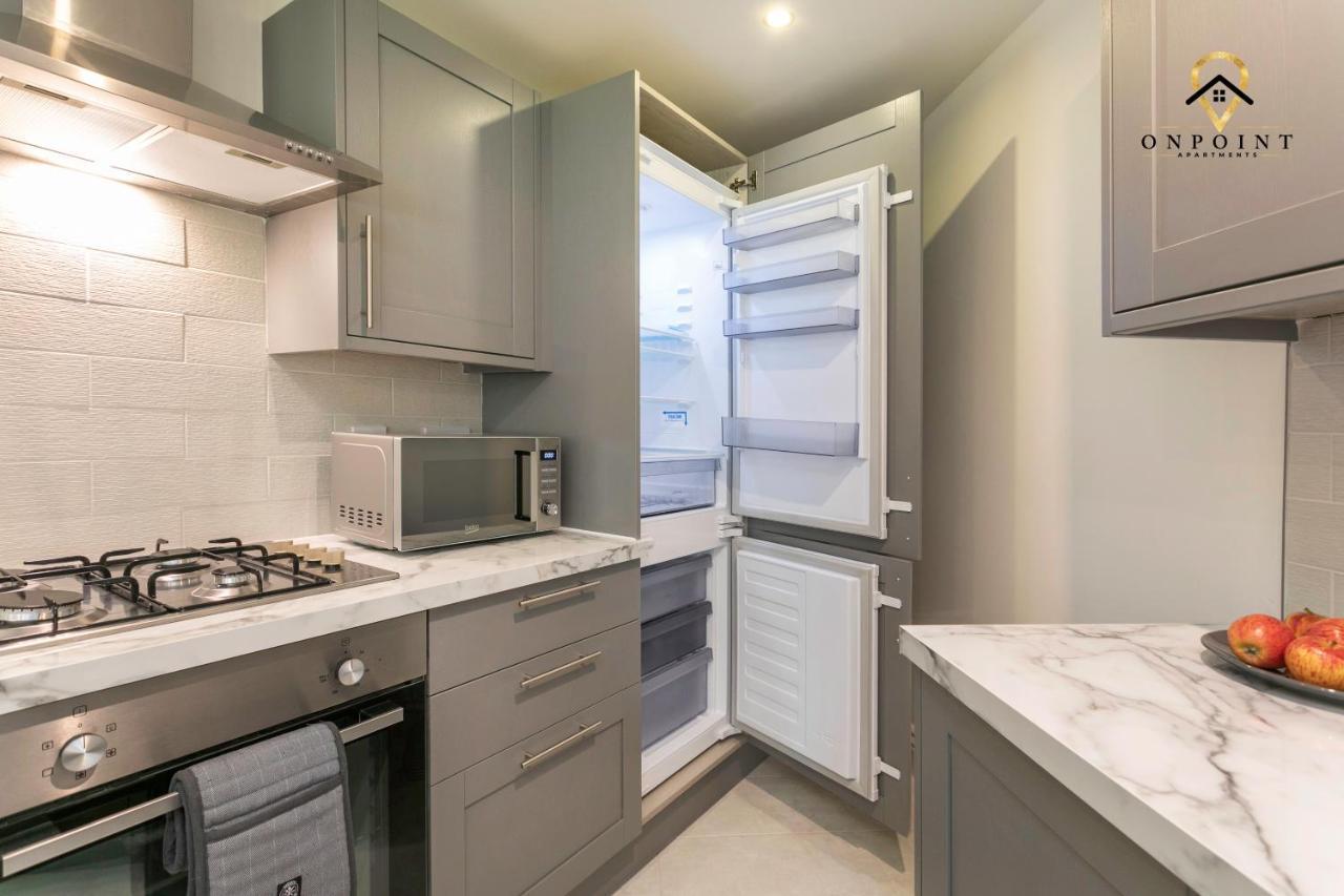 ✰Onpoint -Large 2 Bedroom Apt With Parking!✰ ノッティンガム エクステリア 写真