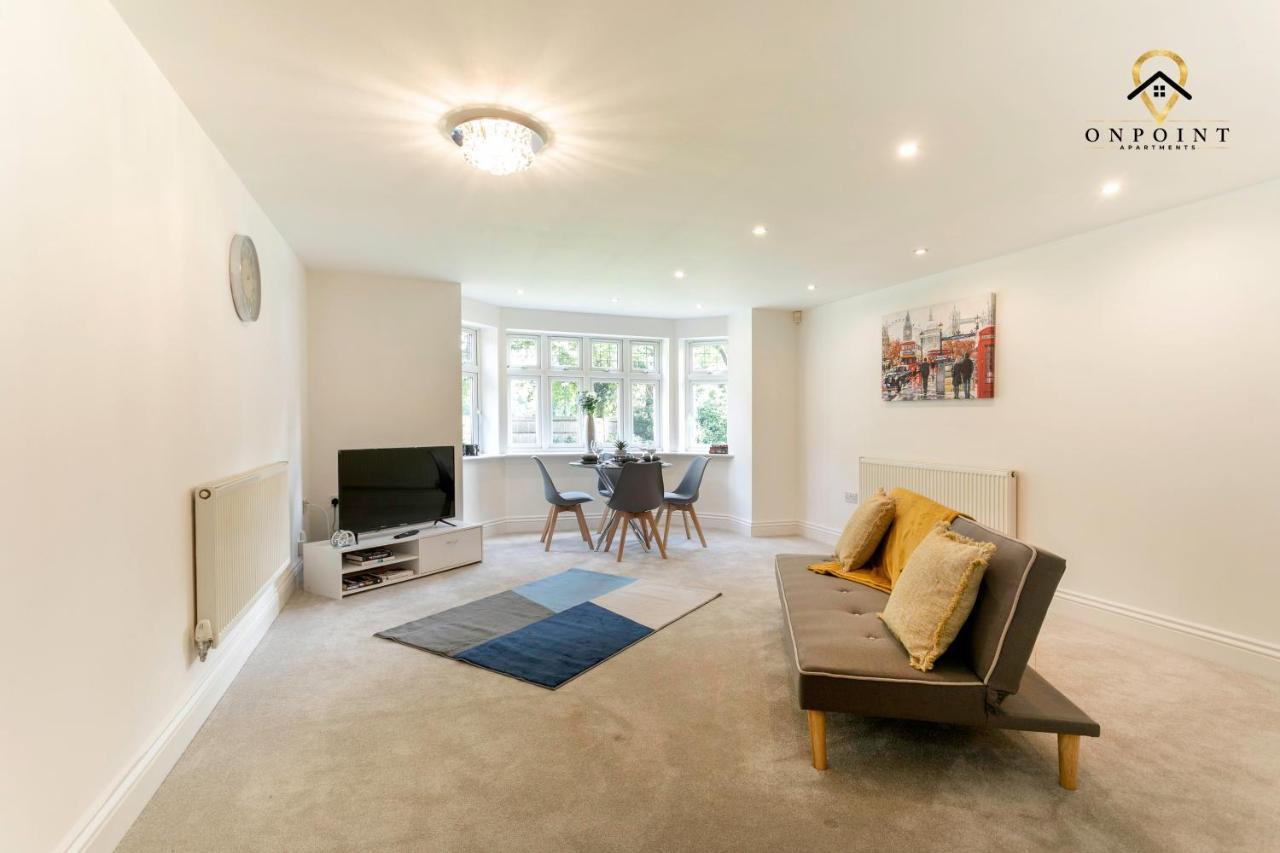 ✰Onpoint -Large 2 Bedroom Apt With Parking!✰ ノッティンガム エクステリア 写真