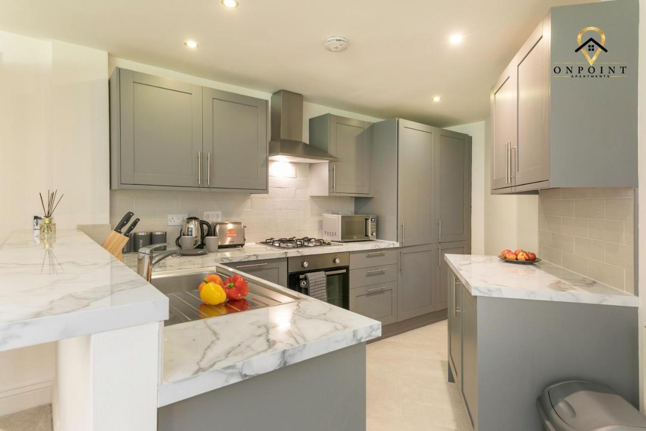 ✰Onpoint -Large 2 Bedroom Apt With Parking!✰ ノッティンガム エクステリア 写真