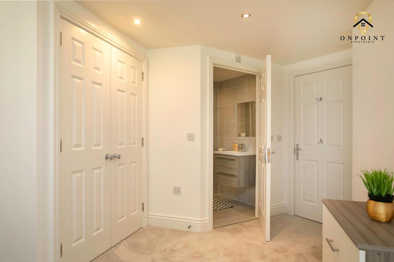 ✰Onpoint -Large 2 Bedroom Apt With Parking!✰ ノッティンガム エクステリア 写真