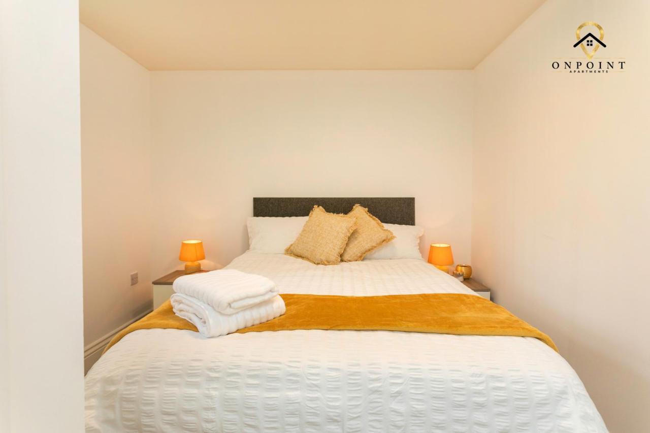 ✰Onpoint -Large 2 Bedroom Apt With Parking!✰ ノッティンガム エクステリア 写真