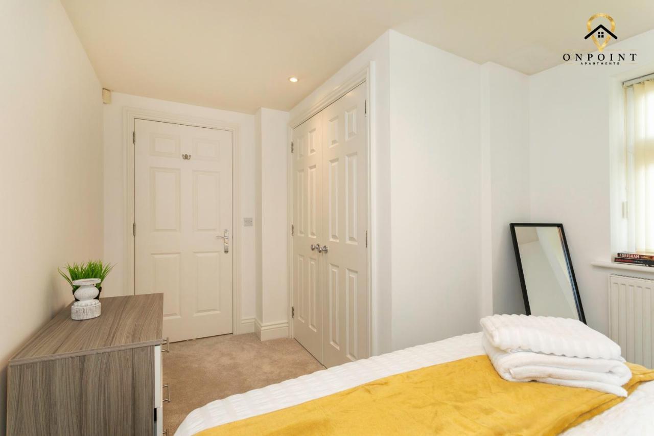 ✰Onpoint -Large 2 Bedroom Apt With Parking!✰ ノッティンガム エクステリア 写真