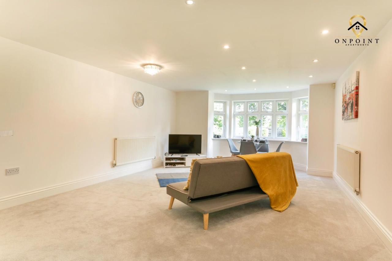 ✰Onpoint -Large 2 Bedroom Apt With Parking!✰ ノッティンガム エクステリア 写真