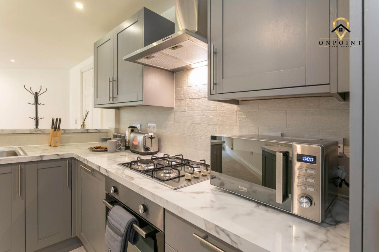 ✰Onpoint -Large 2 Bedroom Apt With Parking!✰ ノッティンガム エクステリア 写真