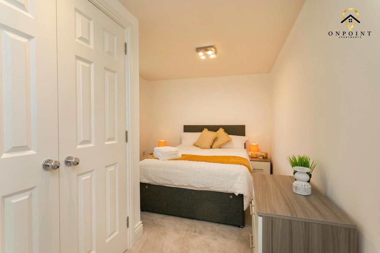 ✰Onpoint -Large 2 Bedroom Apt With Parking!✰ ノッティンガム エクステリア 写真