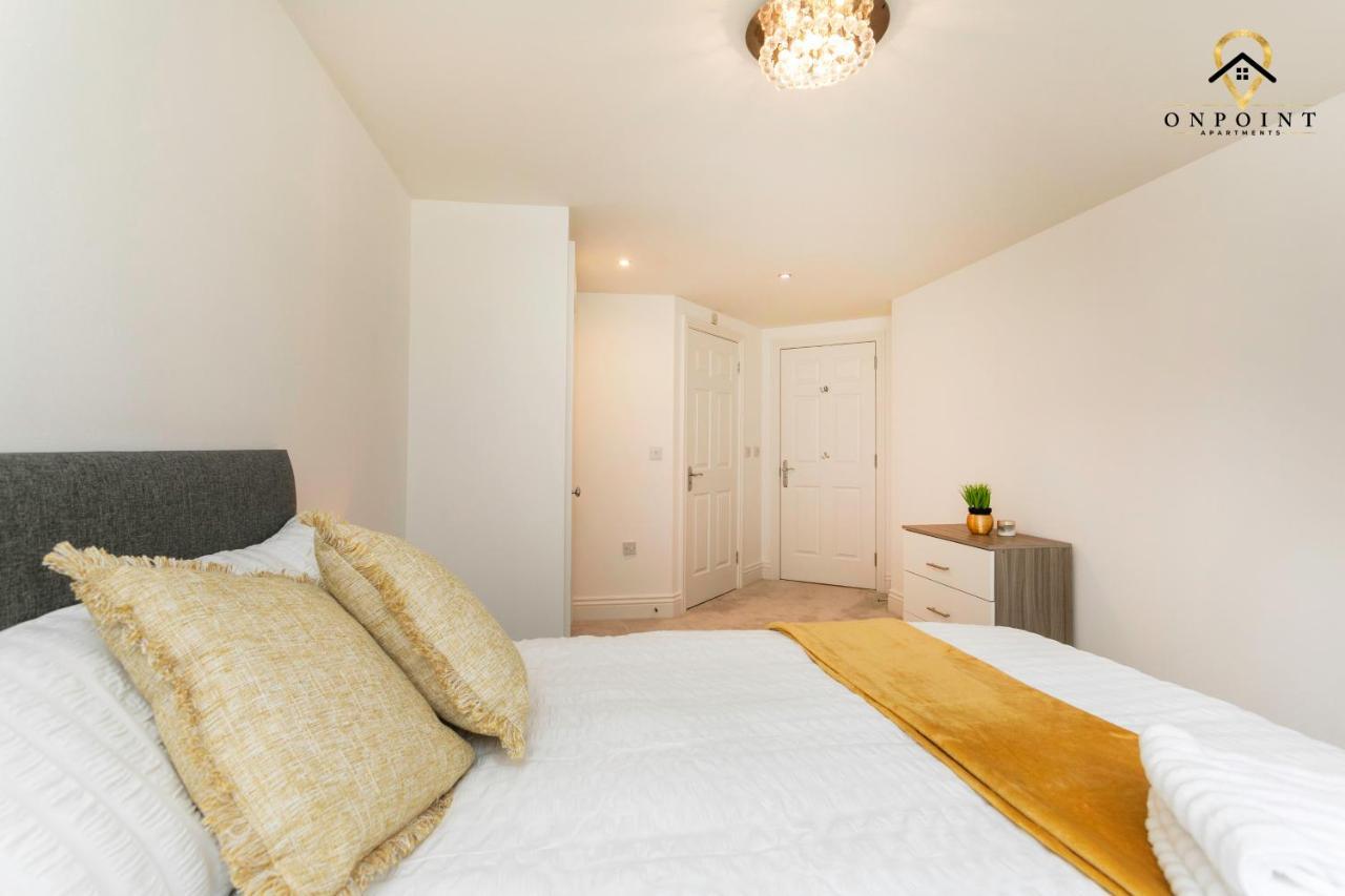 ✰Onpoint -Large 2 Bedroom Apt With Parking!✰ ノッティンガム エクステリア 写真