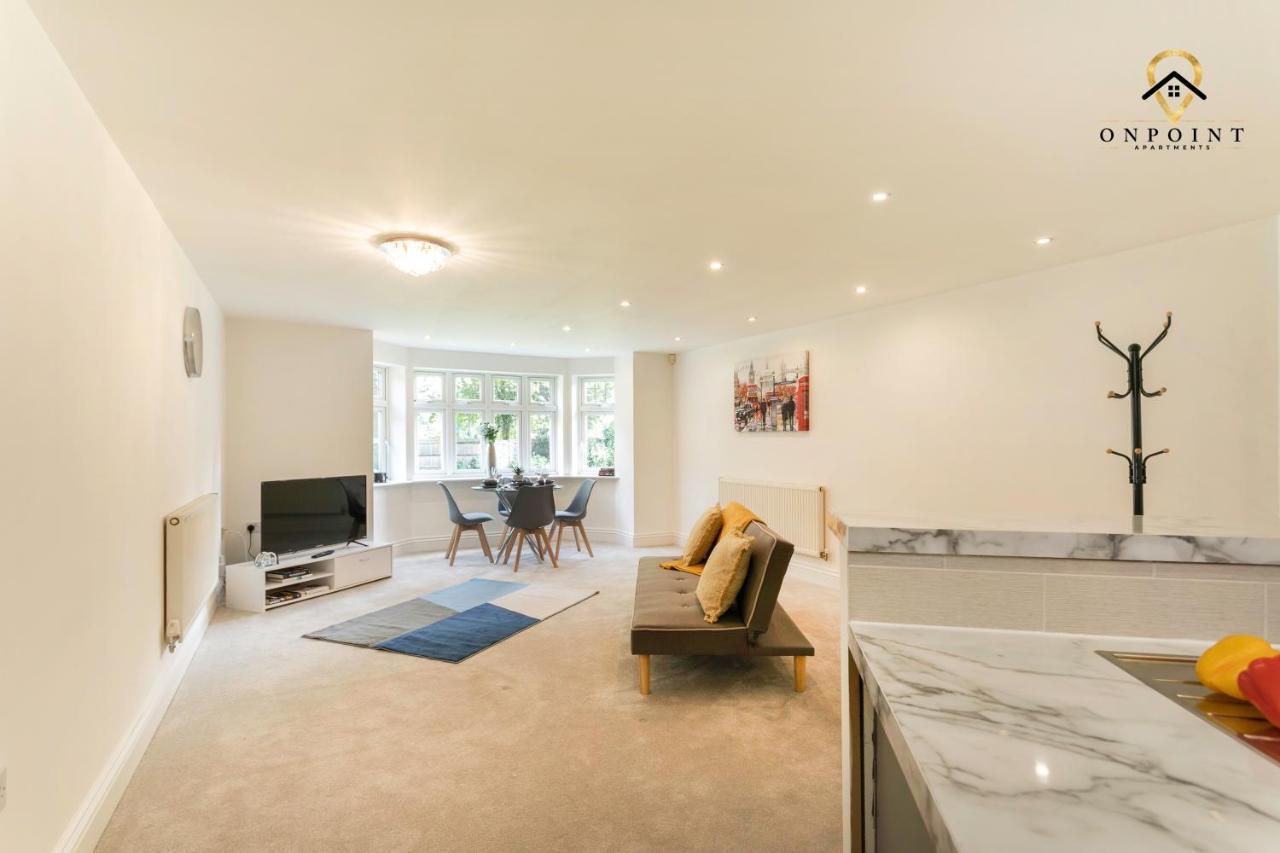 ✰Onpoint -Large 2 Bedroom Apt With Parking!✰ ノッティンガム エクステリア 写真