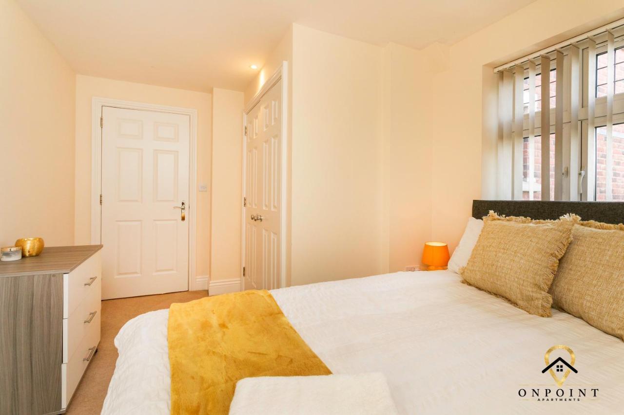 ✰Onpoint -Large 2 Bedroom Apt With Parking!✰ ノッティンガム エクステリア 写真