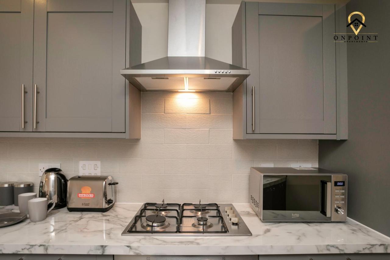 ✰Onpoint -Large 2 Bedroom Apt With Parking!✰ ノッティンガム エクステリア 写真