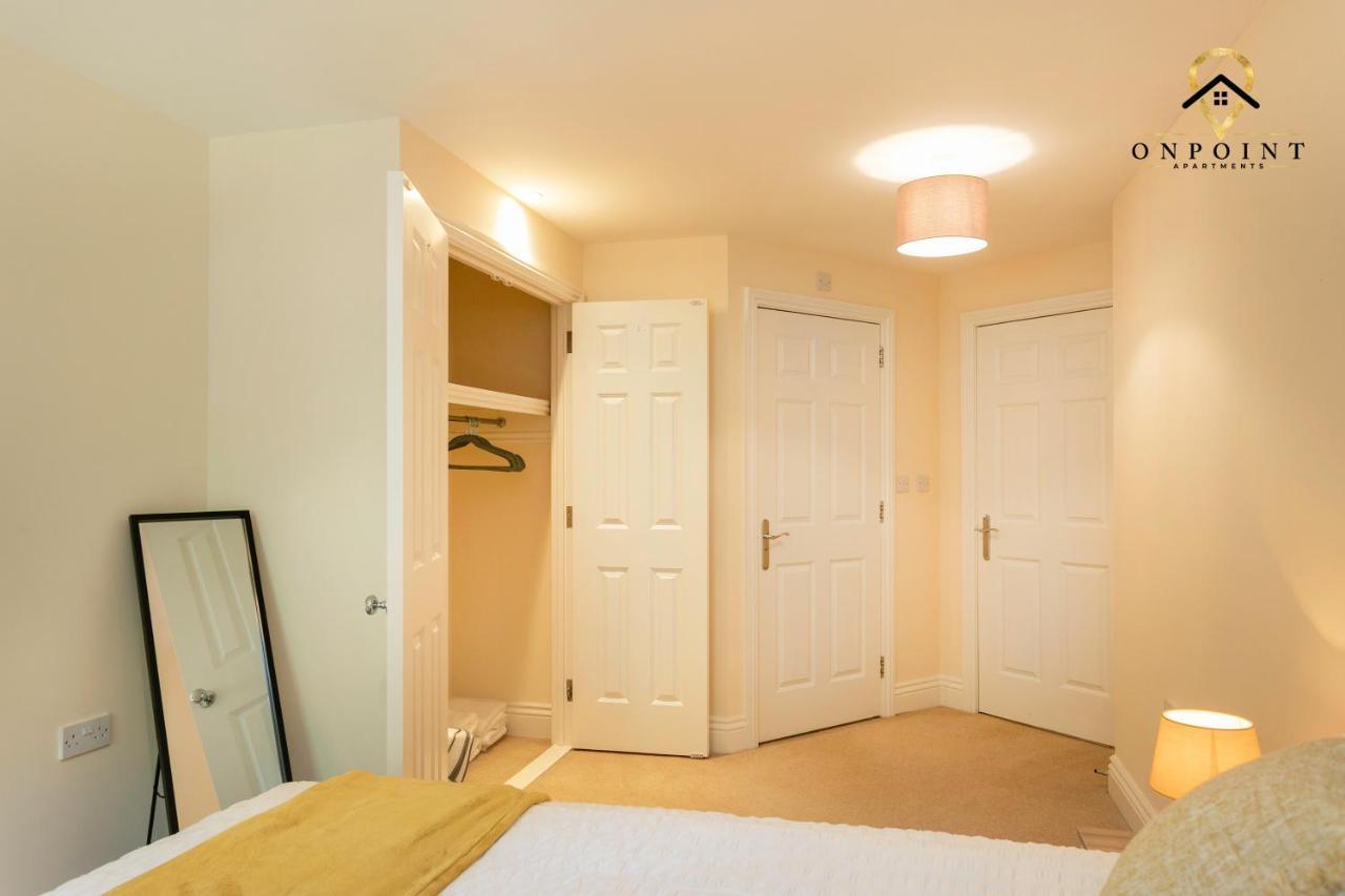 ✰Onpoint -Large 2 Bedroom Apt With Parking!✰ ノッティンガム エクステリア 写真