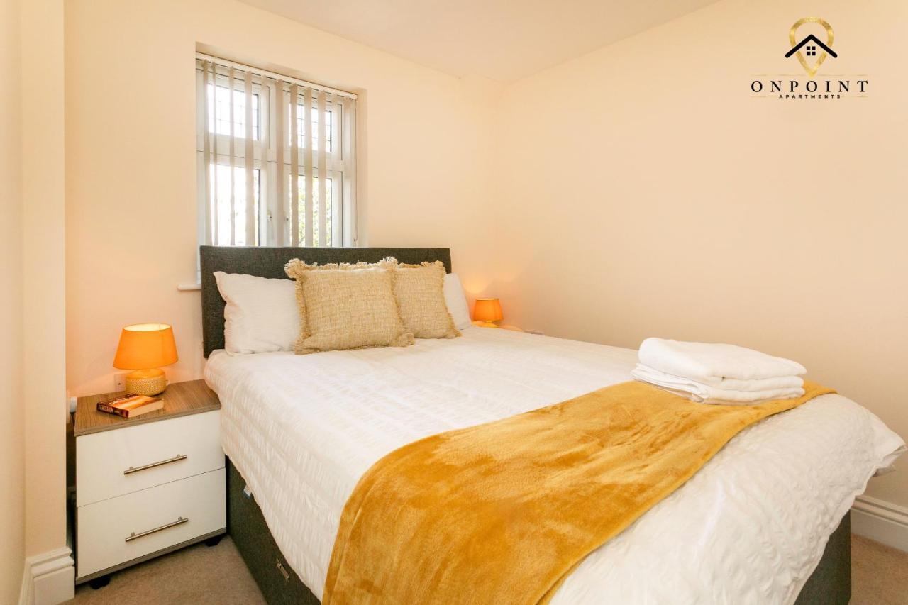 ✰Onpoint -Large 2 Bedroom Apt With Parking!✰ ノッティンガム エクステリア 写真
