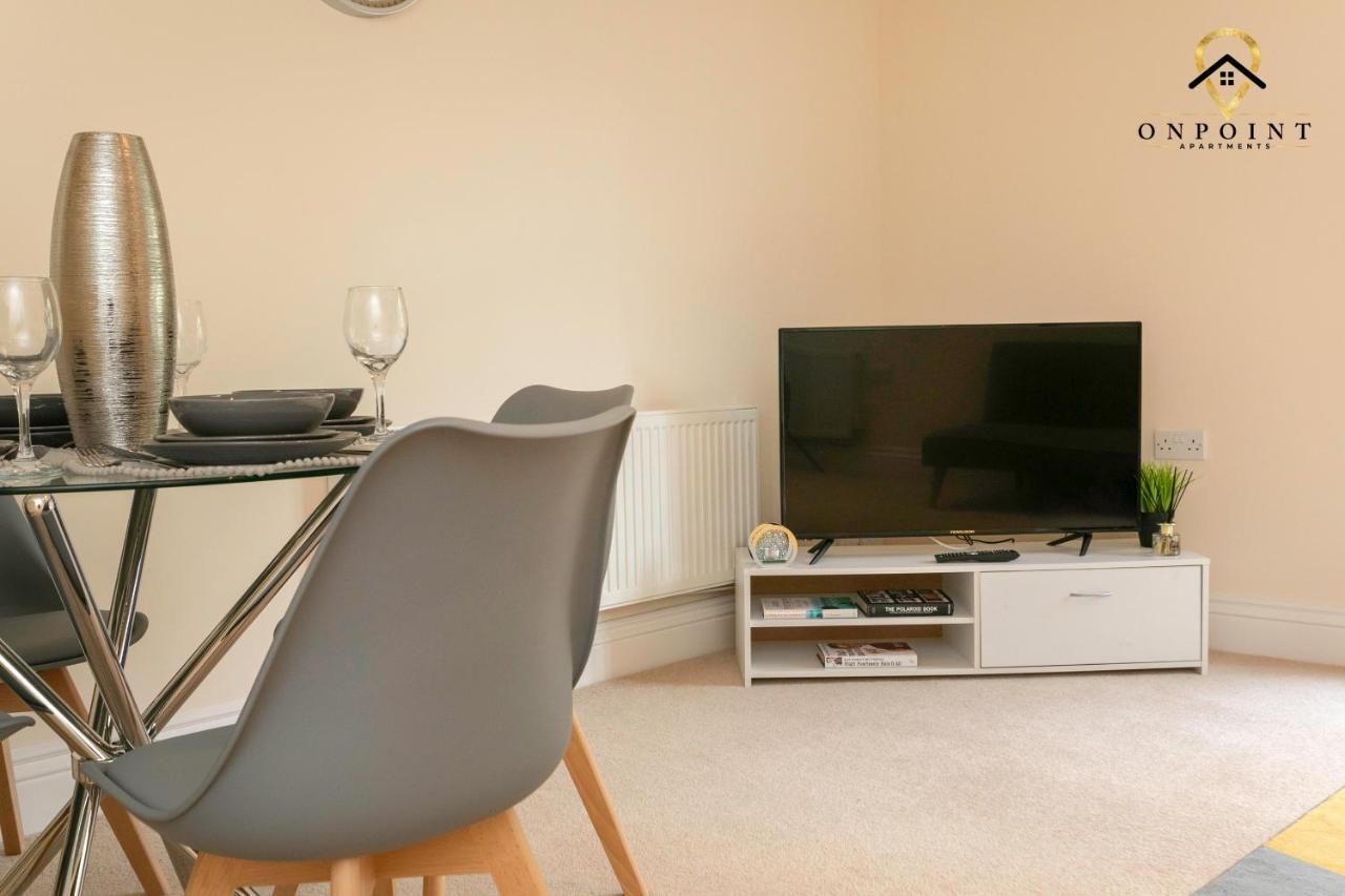 ✰Onpoint -Large 2 Bedroom Apt With Parking!✰ ノッティンガム エクステリア 写真