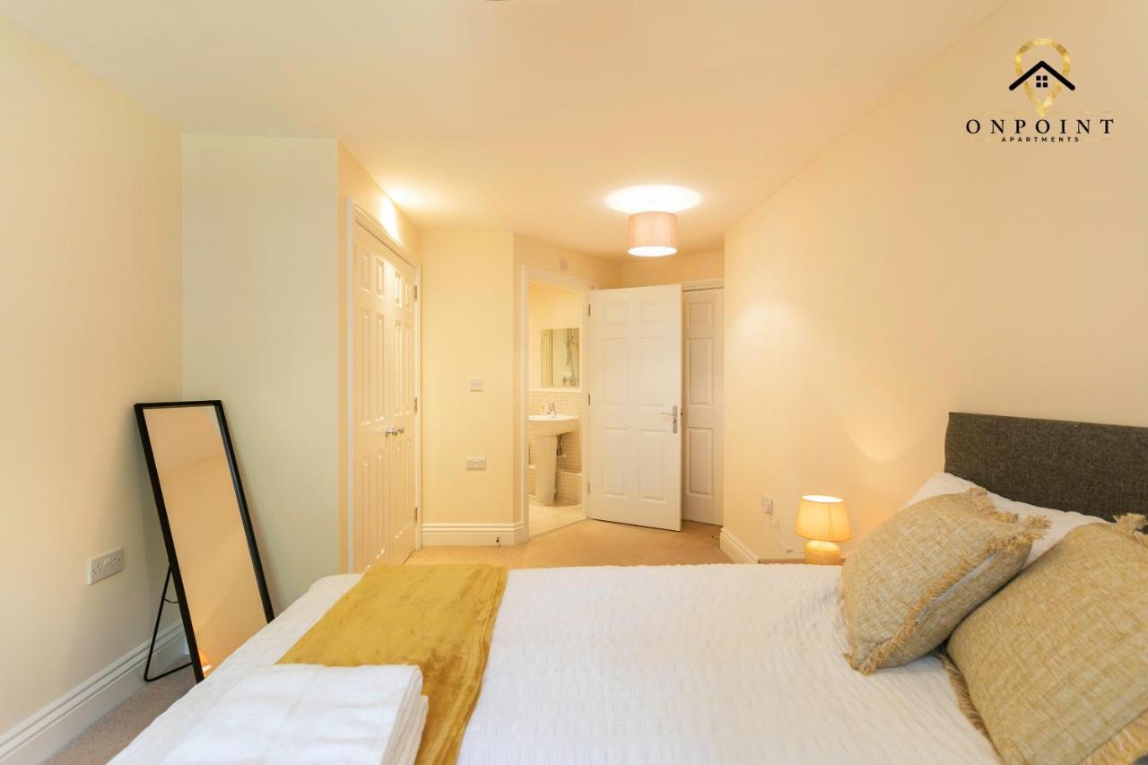 ✰Onpoint -Large 2 Bedroom Apt With Parking!✰ ノッティンガム エクステリア 写真