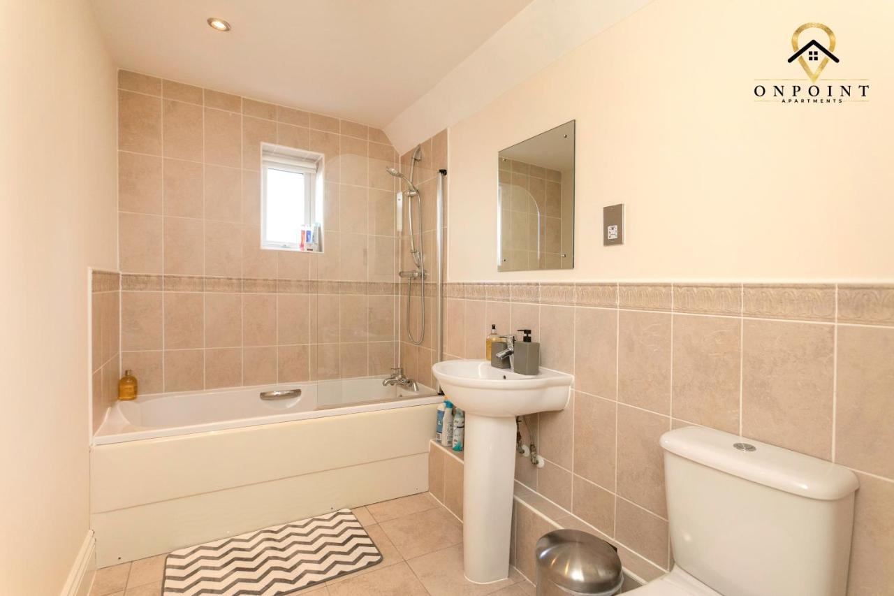 ✰Onpoint -Large 2 Bedroom Apt With Parking!✰ ノッティンガム エクステリア 写真